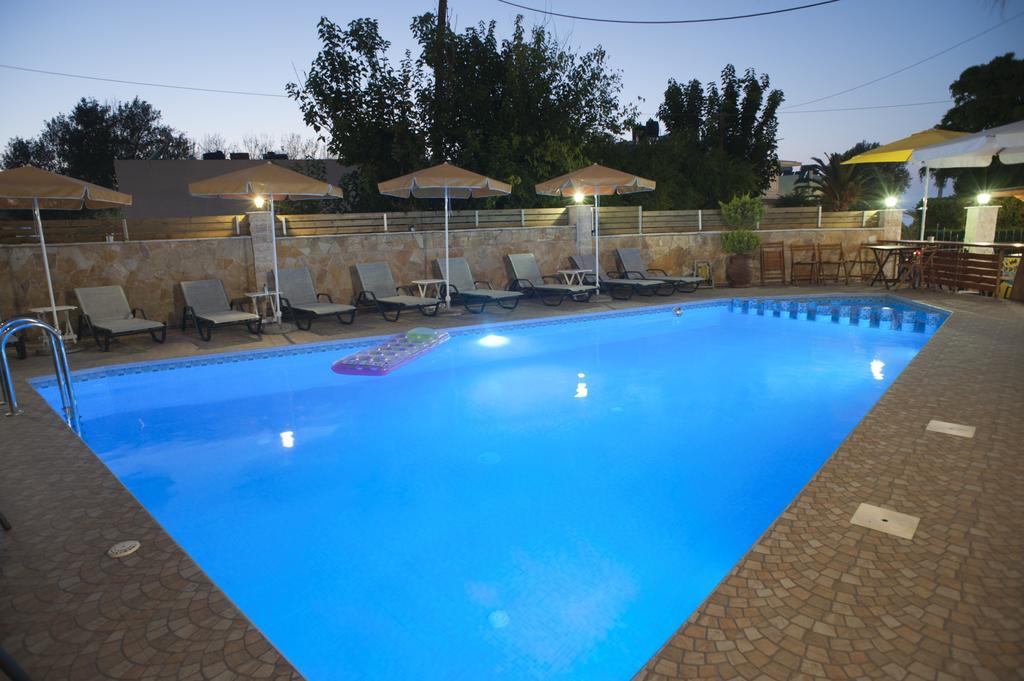 Nikolas Suites كاتو ذاراتسو المظهر الخارجي الصورة