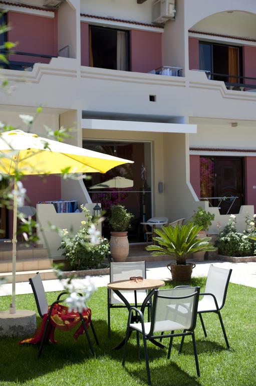 Nikolas Suites كاتو ذاراتسو المظهر الخارجي الصورة