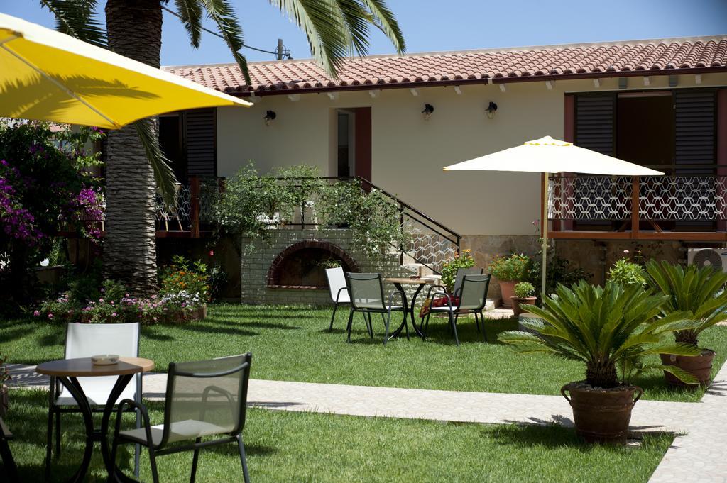 Nikolas Suites كاتو ذاراتسو الغرفة الصورة